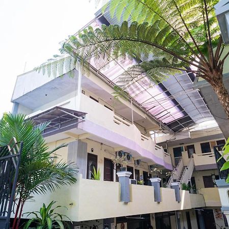เรดดอร์ซ ใกล้ไซเบอร์ มอลล์ Hotel มะลัง ภายนอก รูปภาพ