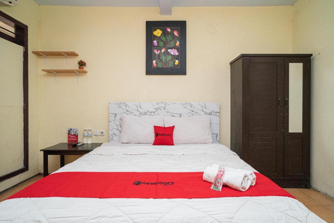 เรดดอร์ซ ใกล้ไซเบอร์ มอลล์ Hotel มะลัง ภายนอก รูปภาพ