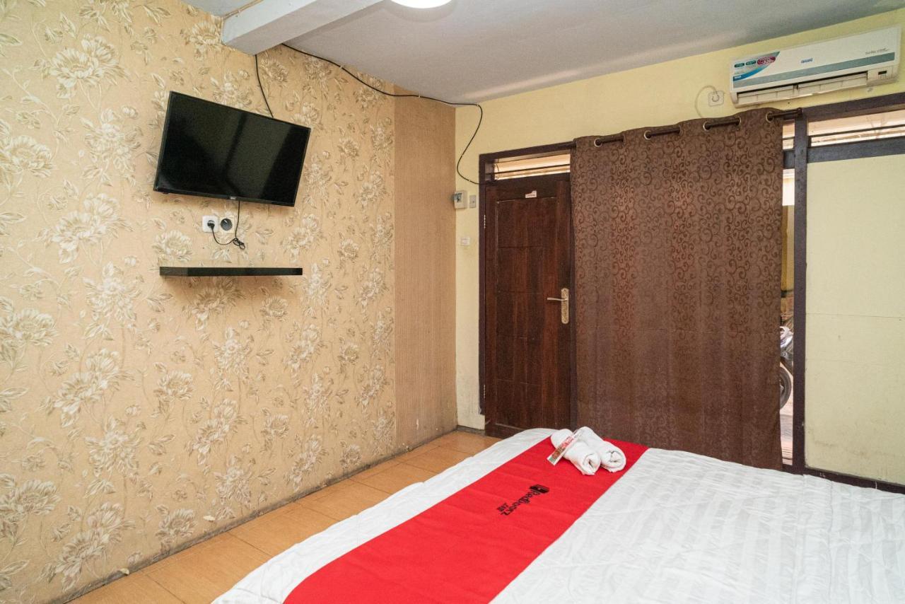 เรดดอร์ซ ใกล้ไซเบอร์ มอลล์ Hotel มะลัง ภายนอก รูปภาพ