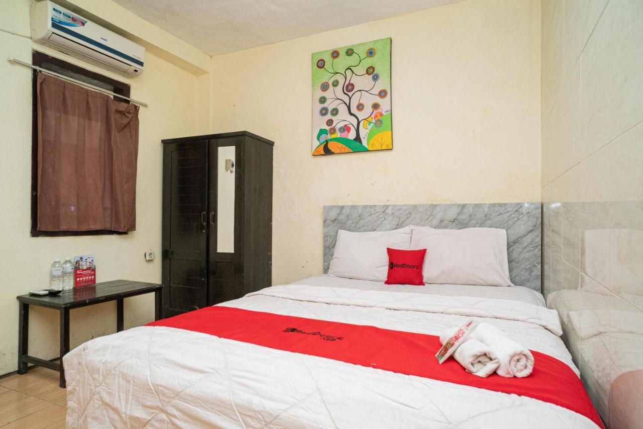 เรดดอร์ซ ใกล้ไซเบอร์ มอลล์ Hotel มะลัง ภายนอก รูปภาพ