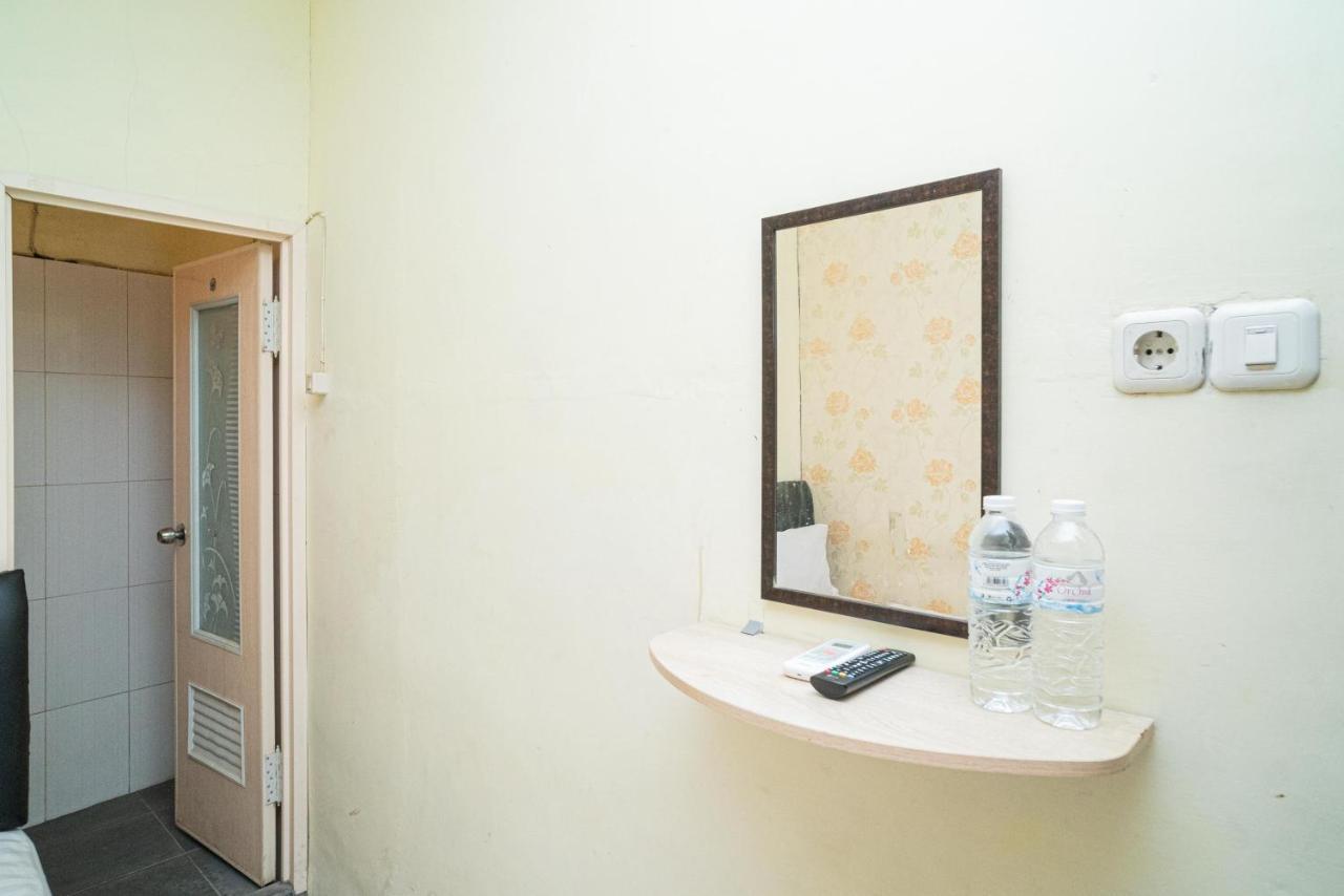 เรดดอร์ซ ใกล้ไซเบอร์ มอลล์ Hotel มะลัง ภายนอก รูปภาพ
