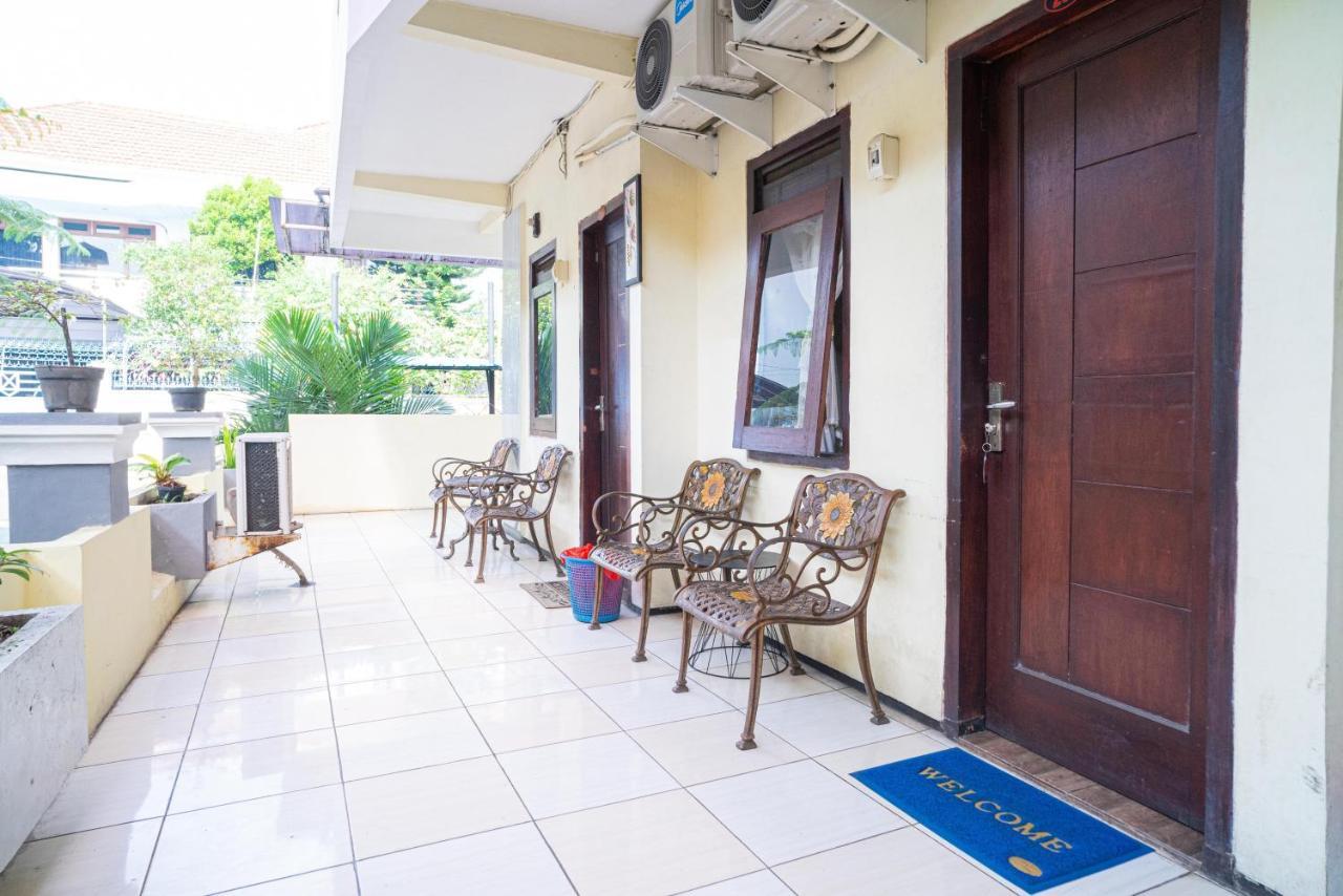 เรดดอร์ซ ใกล้ไซเบอร์ มอลล์ Hotel มะลัง ภายนอก รูปภาพ