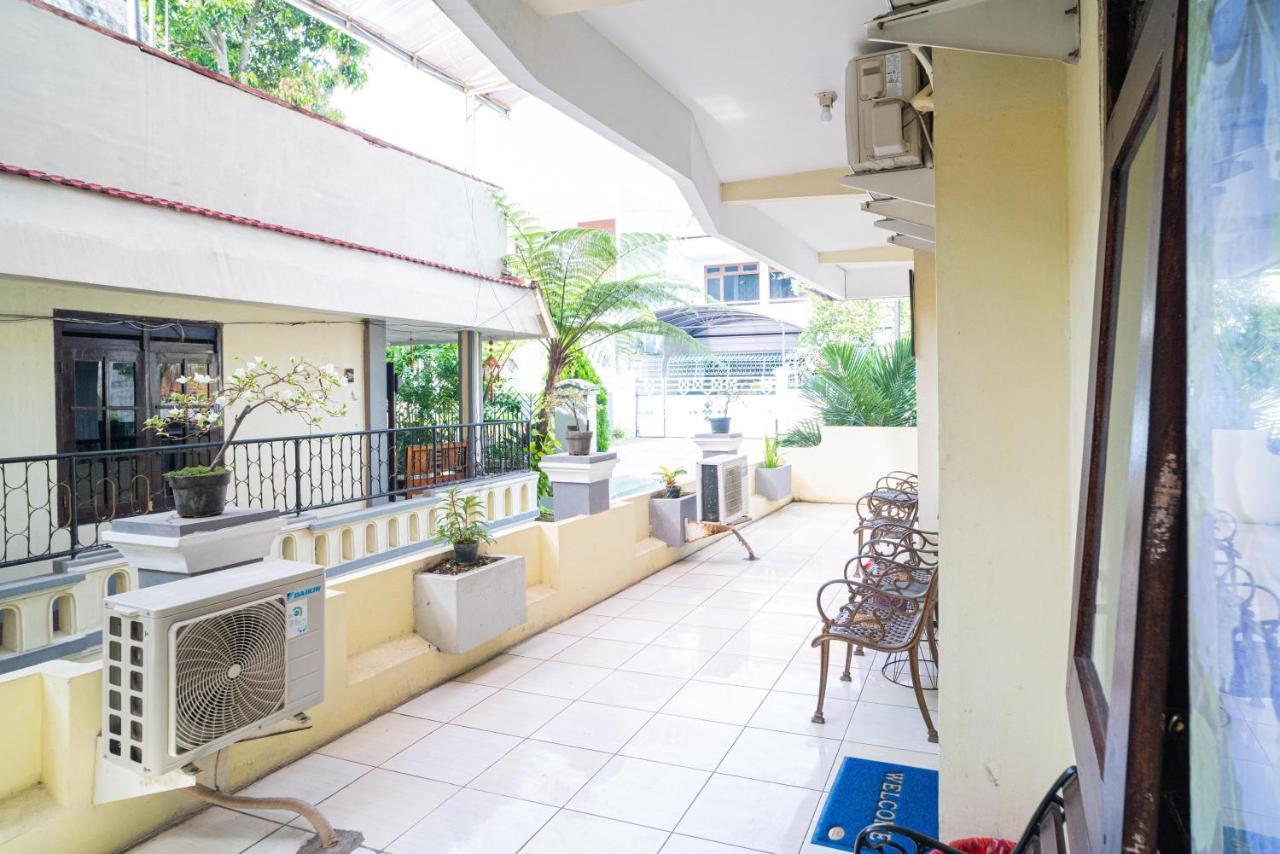 เรดดอร์ซ ใกล้ไซเบอร์ มอลล์ Hotel มะลัง ภายนอก รูปภาพ
