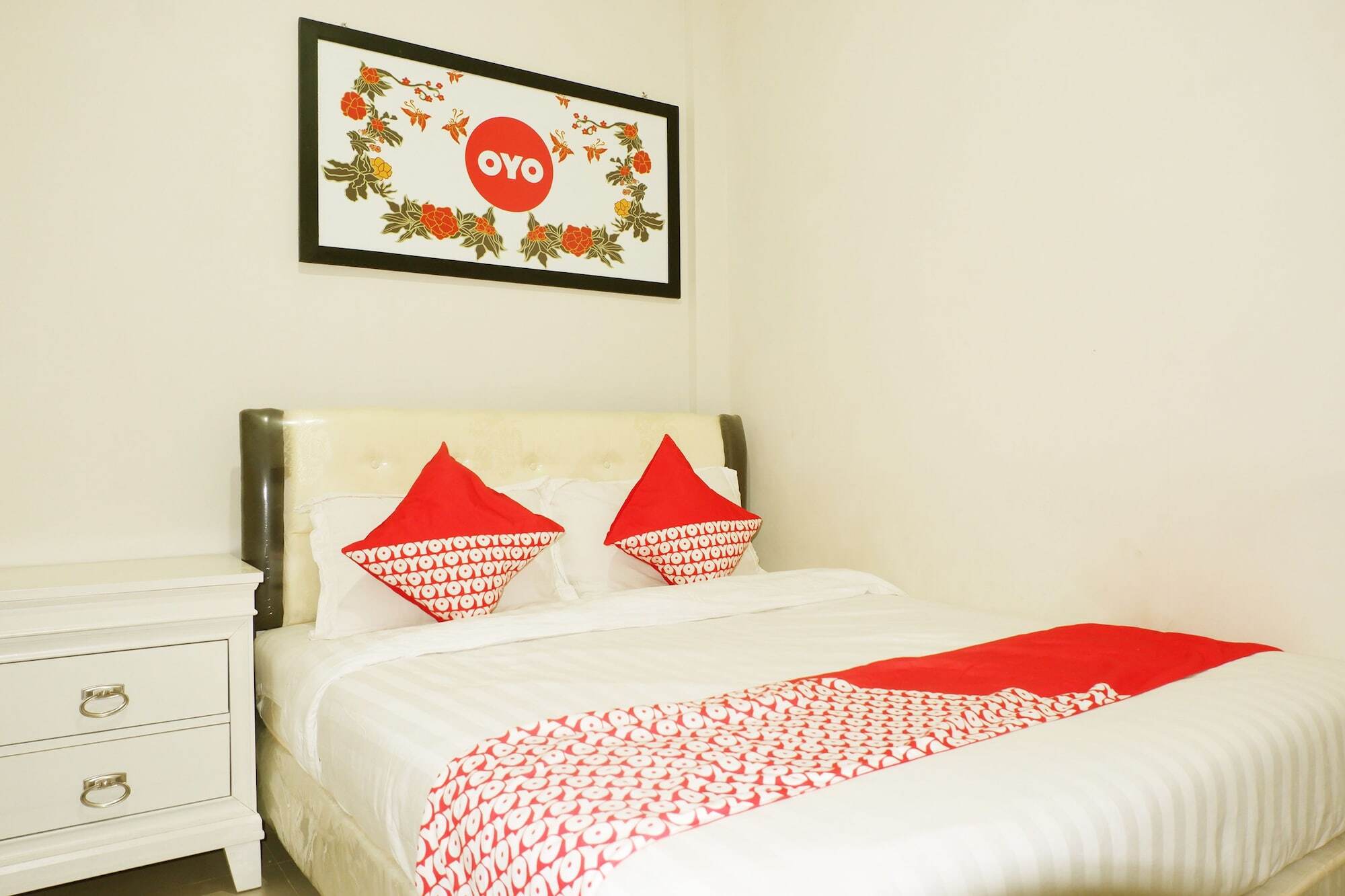 เรดดอร์ซ ใกล้ไซเบอร์ มอลล์ Hotel มะลัง ภายนอก รูปภาพ
